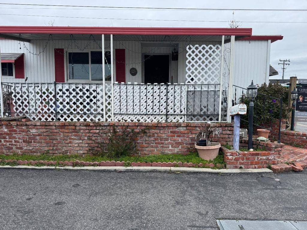 Santa Cruz, CA 95062,1099 38th AVE