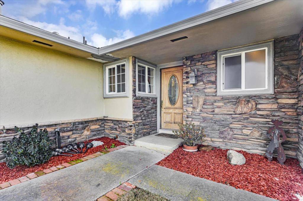 Hollister, CA 95023,1204 Shore RD
