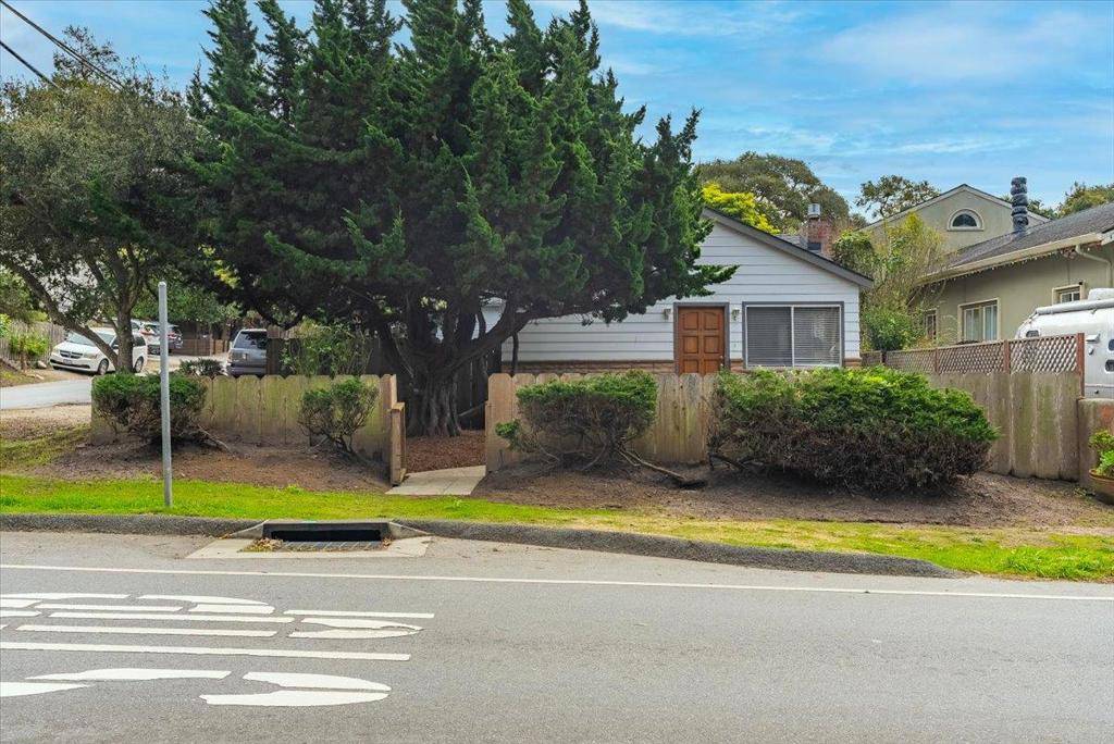 Pacific Grove, CA 93950,1201 David AVE