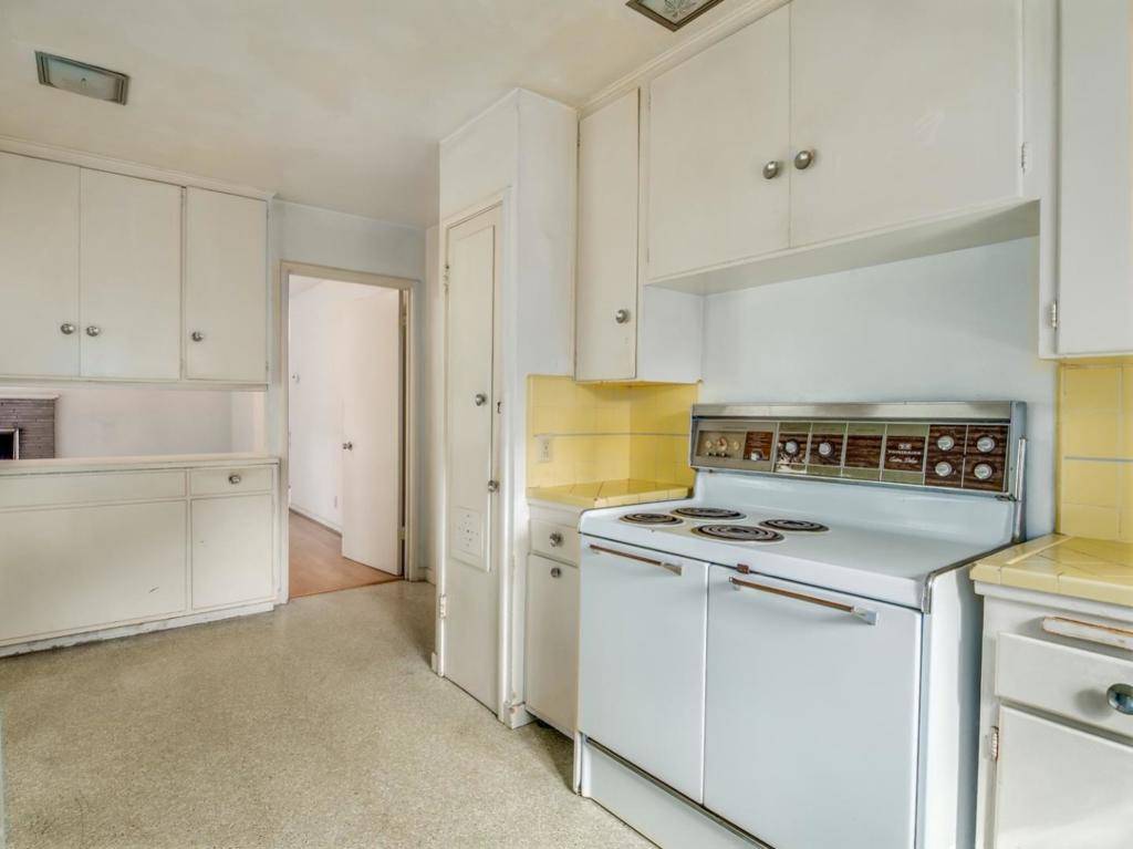 Palo Alto, CA 94301,2590 Emerson ST