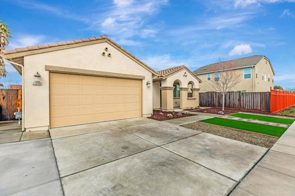Hollister, CA 95023,1216 Steinbeck DR