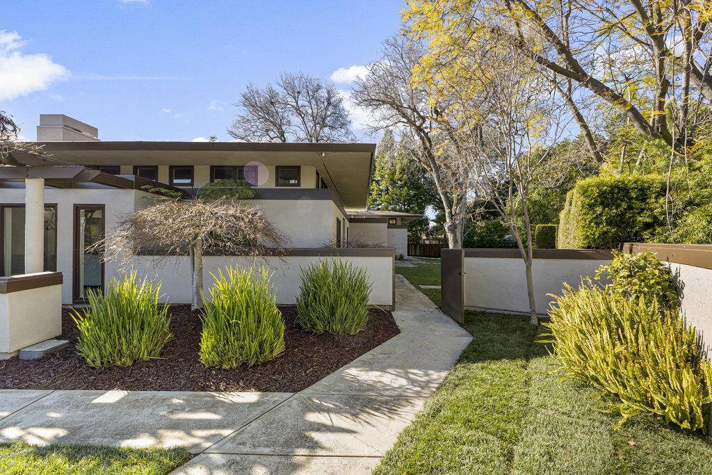 Los Altos, CA 94024,1621 El Sereno CT