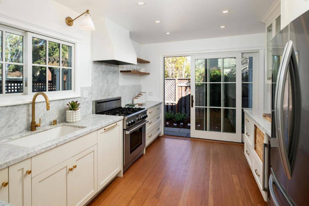 Palo Alto, CA 94301,660 Hawthorne AVE