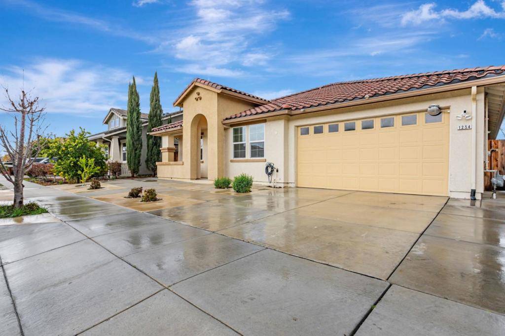 Hollister, CA 95023,1254 Steinbeck DR