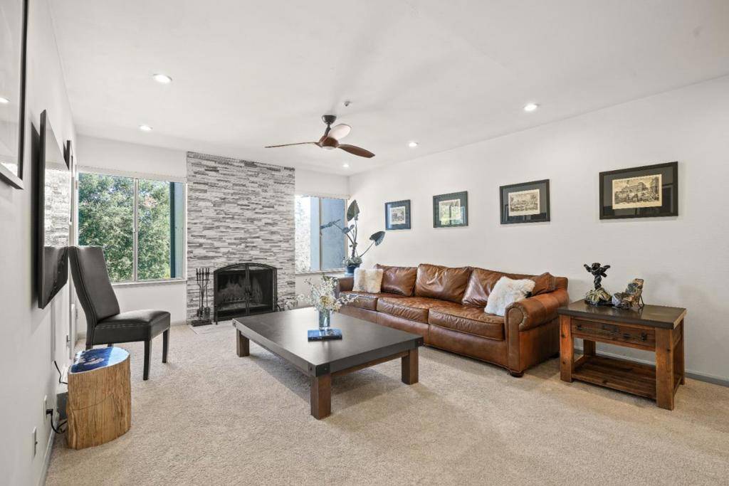 Redwood City, CA 94061,4008 Farm Hill BLVD #204