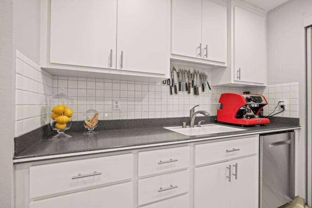 Redwood City, CA 94061,4008 Farm Hill BLVD #204