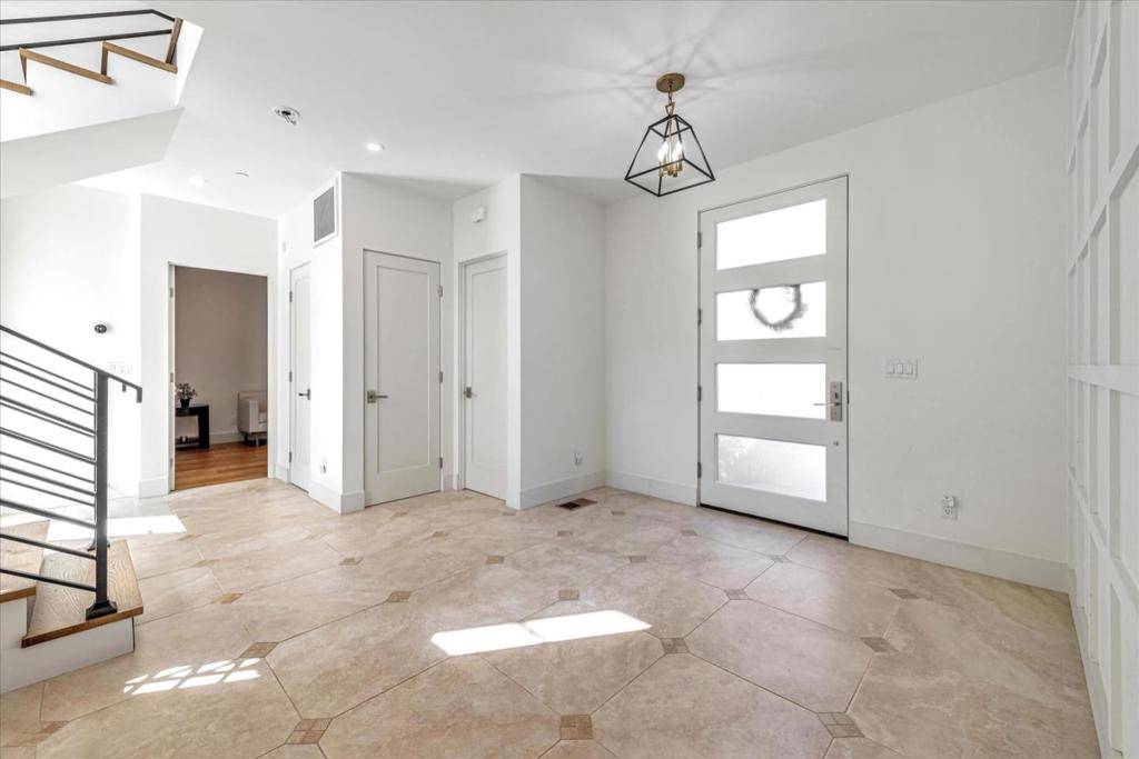 Menlo Park, CA 94025,2101 Valparaiso AVE