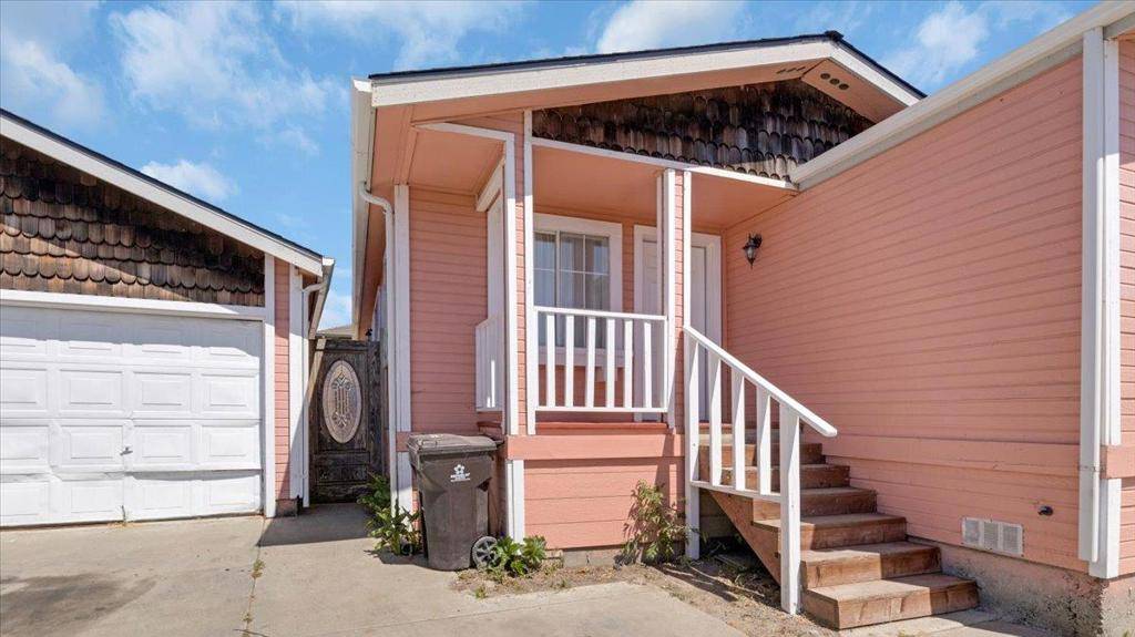 Salinas, CA 93905,704 Garner AVE #3
