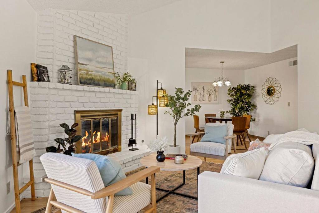 Salinas, CA 93906,1532 Caceras CIR
