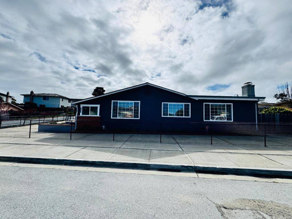 Marina, CA 93933,3060 Redwood DR