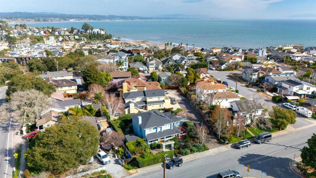 Capitola, CA 95010,1600 49th AVE