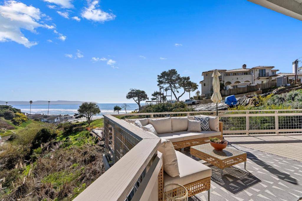 Aptos, CA 95003,664 Bayview DR