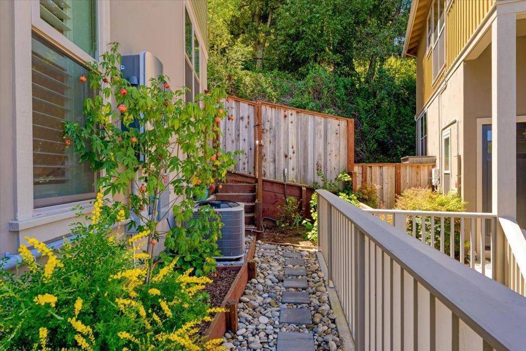 Scotts Valley, CA 95066,912 Lundy LN