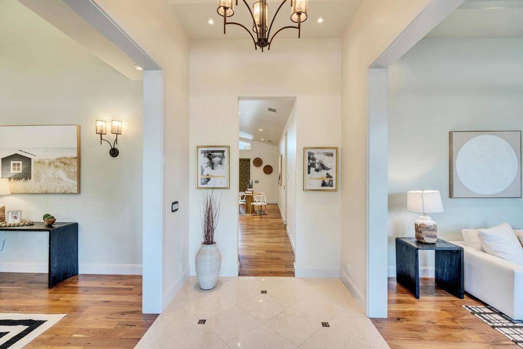 Los Altos, CA 94024,1676 Grant RD