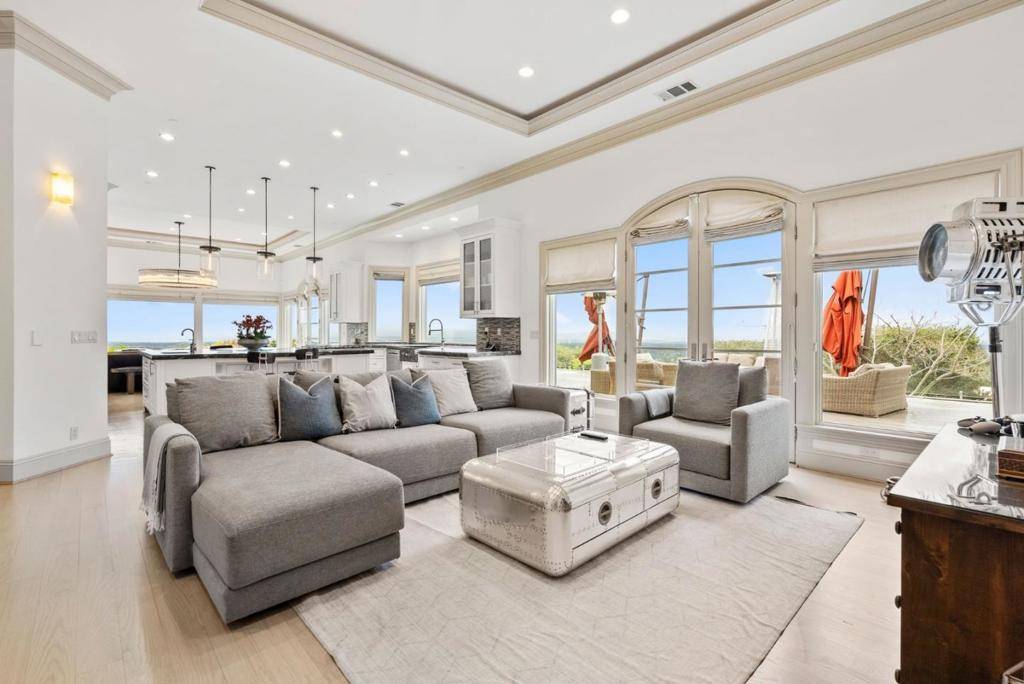 Los Altos Hills, CA 94022,12252 Menalto DR