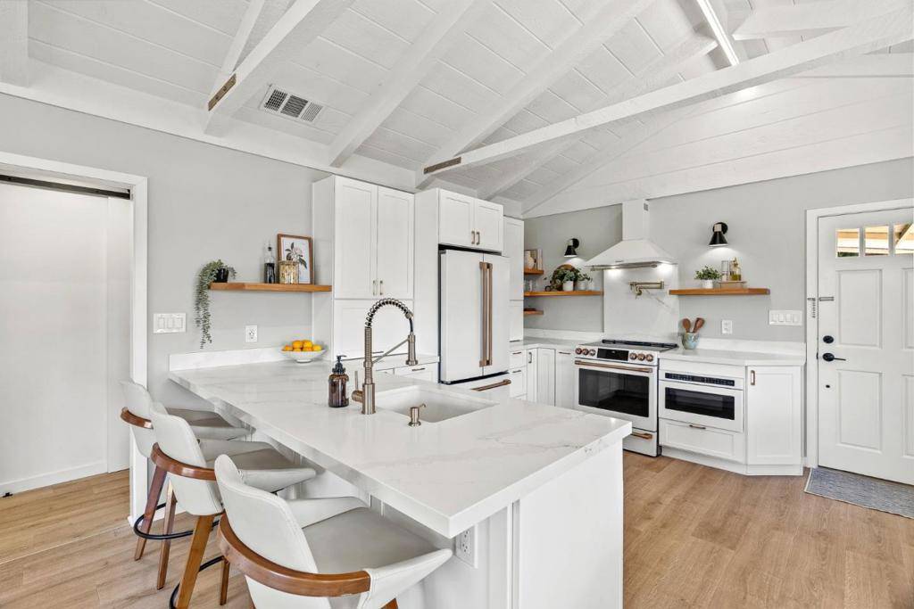 Capitola, CA 95010,405 Monterey AVE