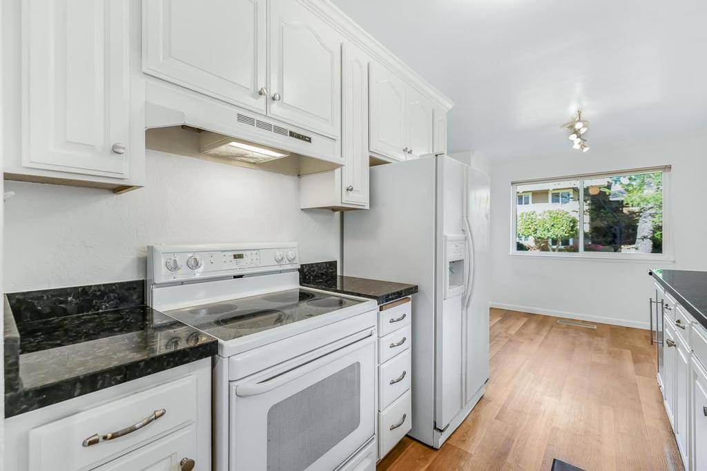 Los Gatos, CA 95032,420 Alberto WAY #8