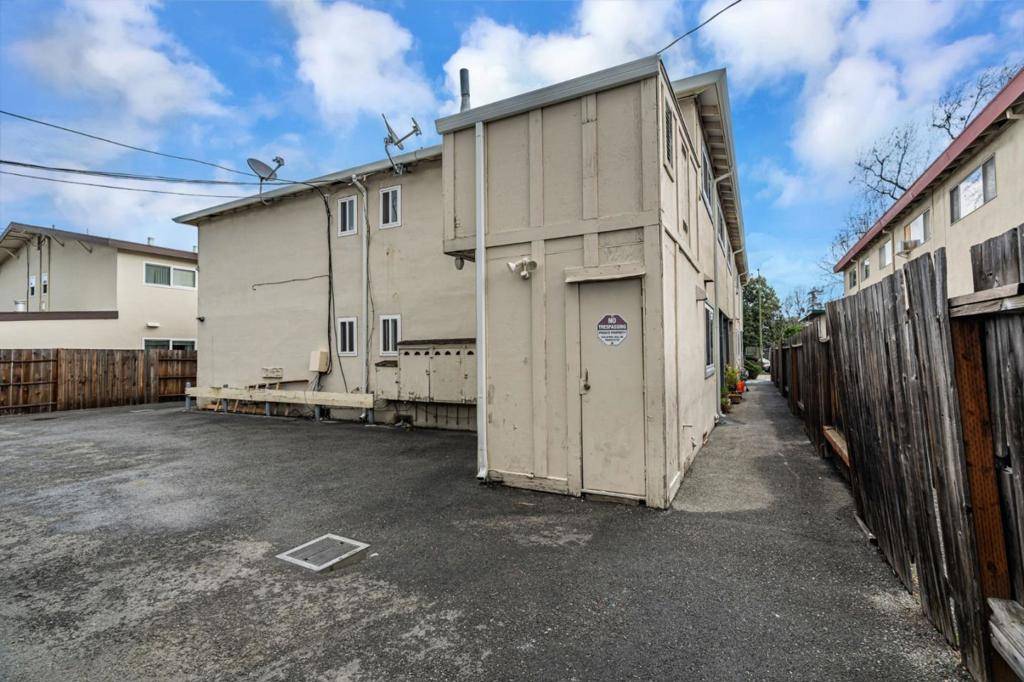 San Jose, CA 95117,1067 Roewill DR