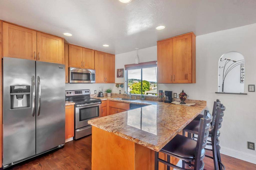 San Mateo, CA 94403,347 Rolling Hills AVE