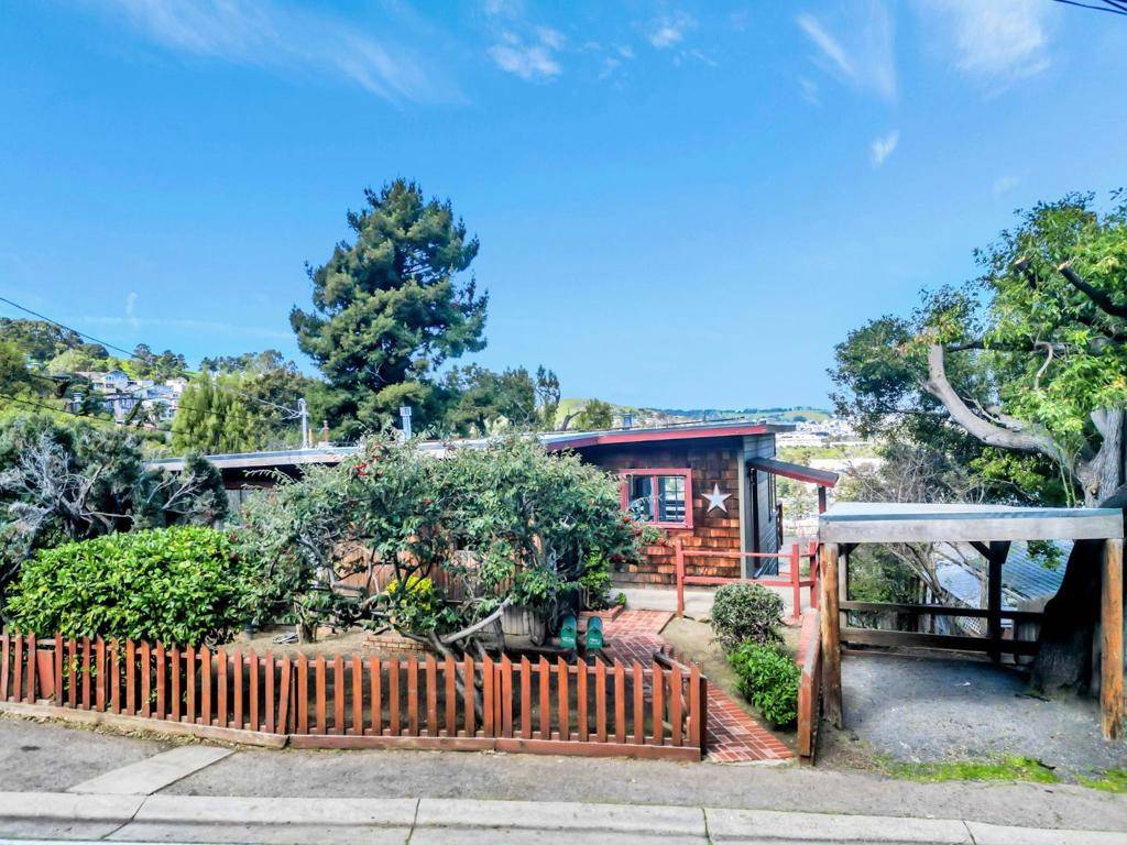 Brisbane, CA 94005,467 Sierra Point RD