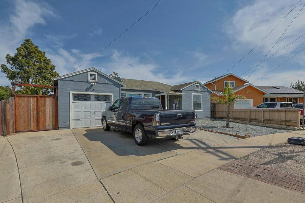 Salinas, CA 93905,127 Mayfair DR