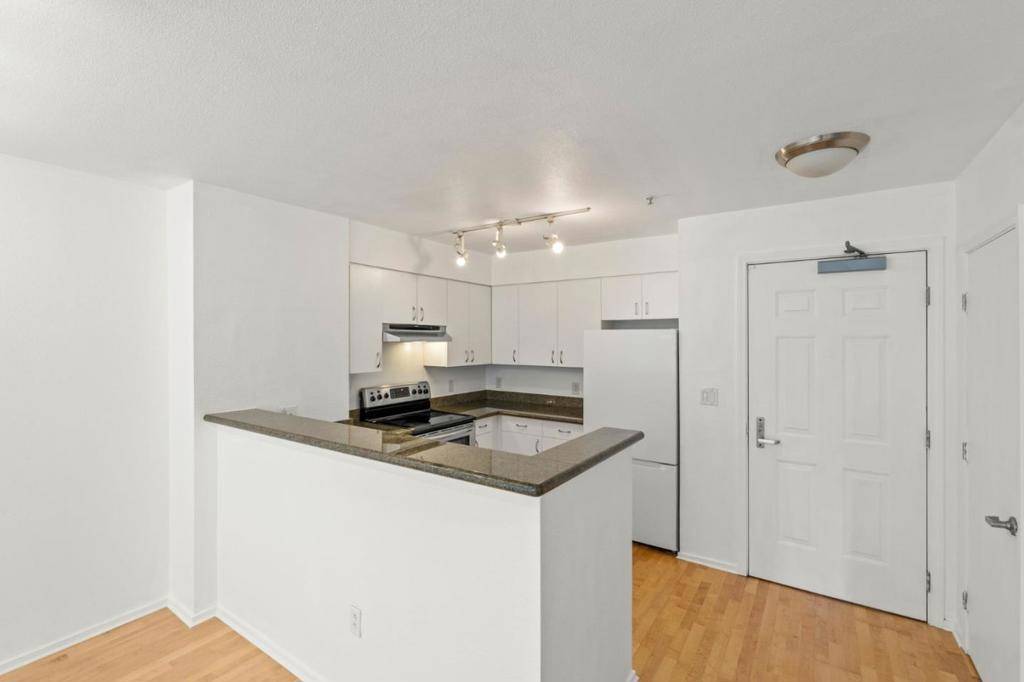 San Francisco, CA 94132,8300 Oceanview TER #101