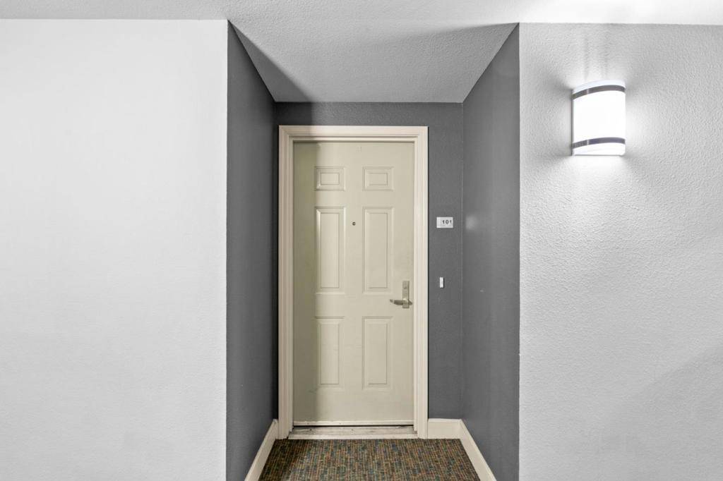 San Francisco, CA 94132,8300 Oceanview TER #101