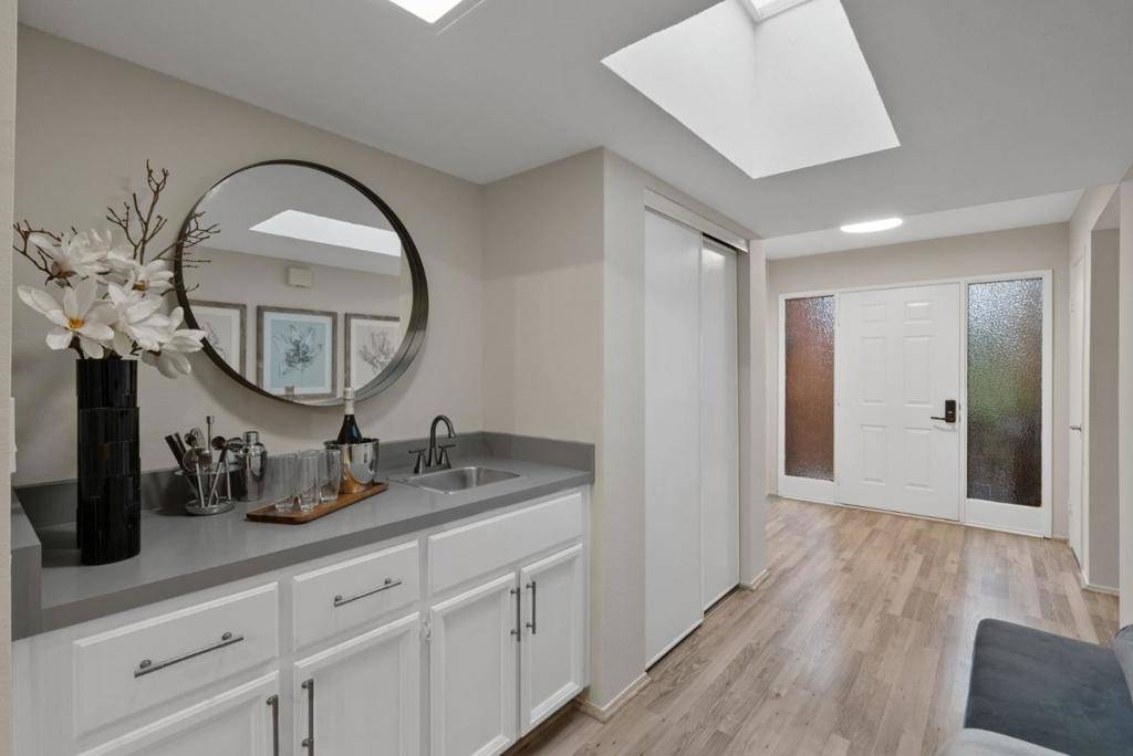Palo Alto, CA 94306,537 Thain WAY