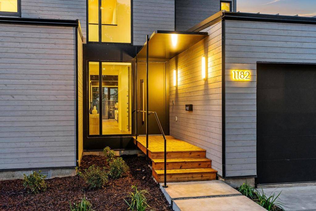 Mountain View, CA 94040,1182 Fordham WAY