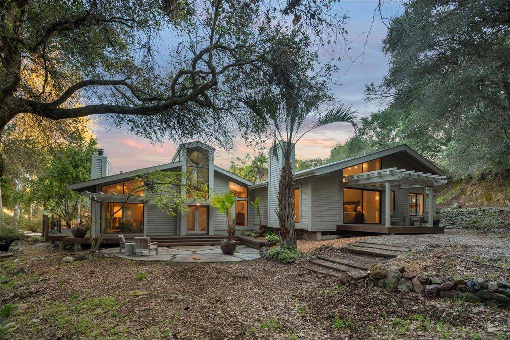 Los Altos Hills, CA 94022,28140 Story Hill LN