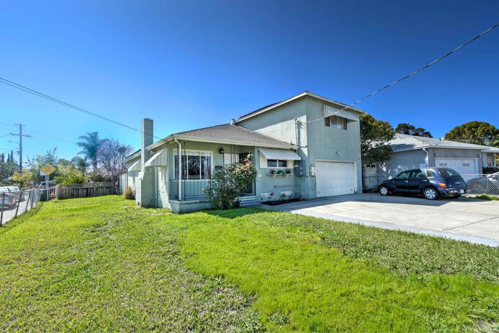 East Palo Alto, CA 94303,8 Daphne CT