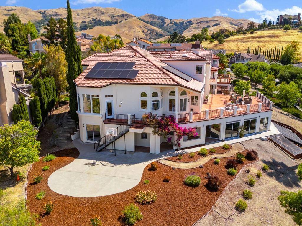 Milpitas, CA 95035,1822 Saint Andrews CT