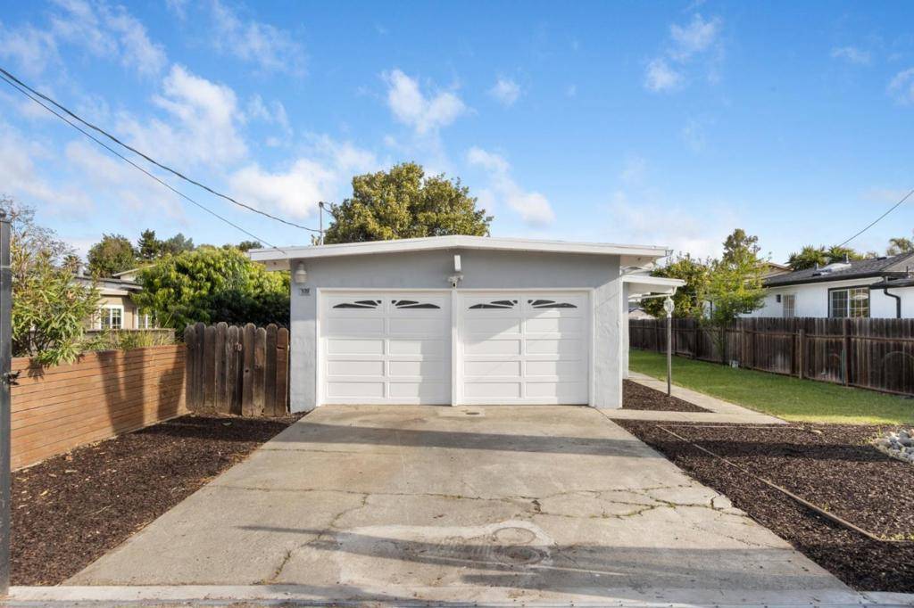 East Palo Alto, CA 94303,939 Runnymede ST