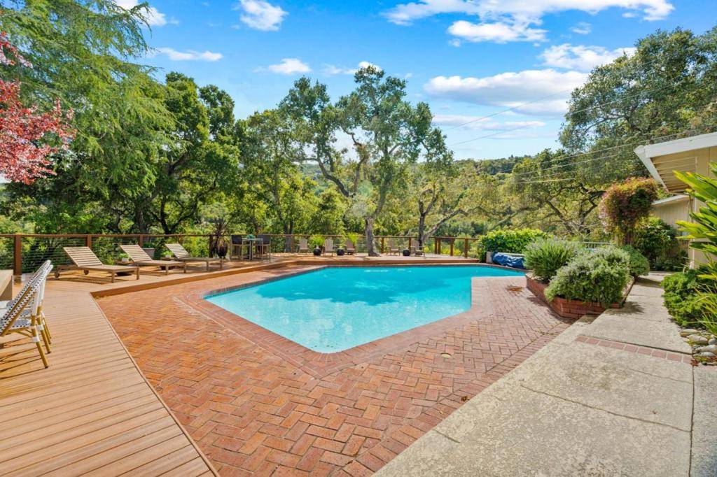 Los Gatos, CA 95030,17180 Crescent DR