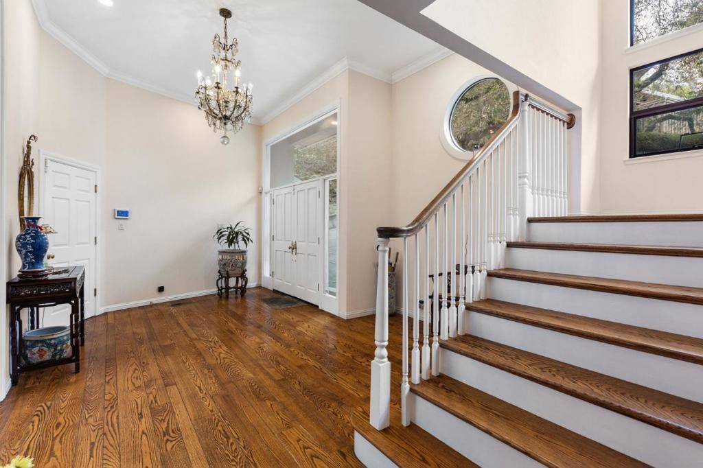 Hillsborough, CA 94010,1050 Hayne RD