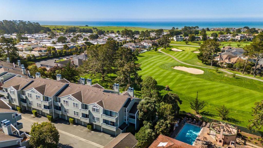 Half Moon Bay, CA 94019,300 Troon WAY