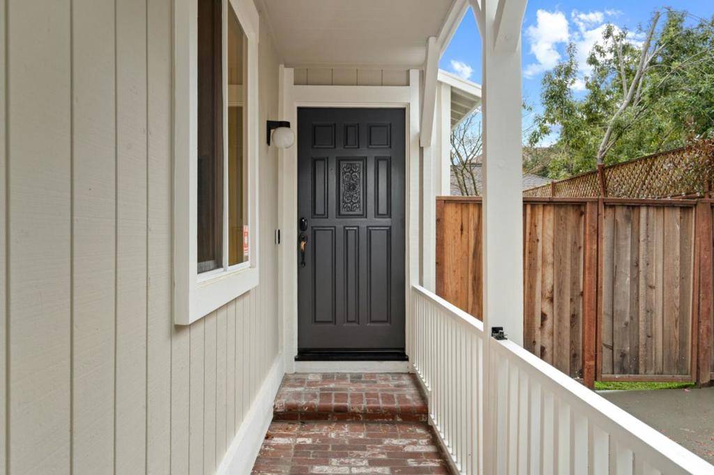 Menlo Park, CA 94025,732 University DR