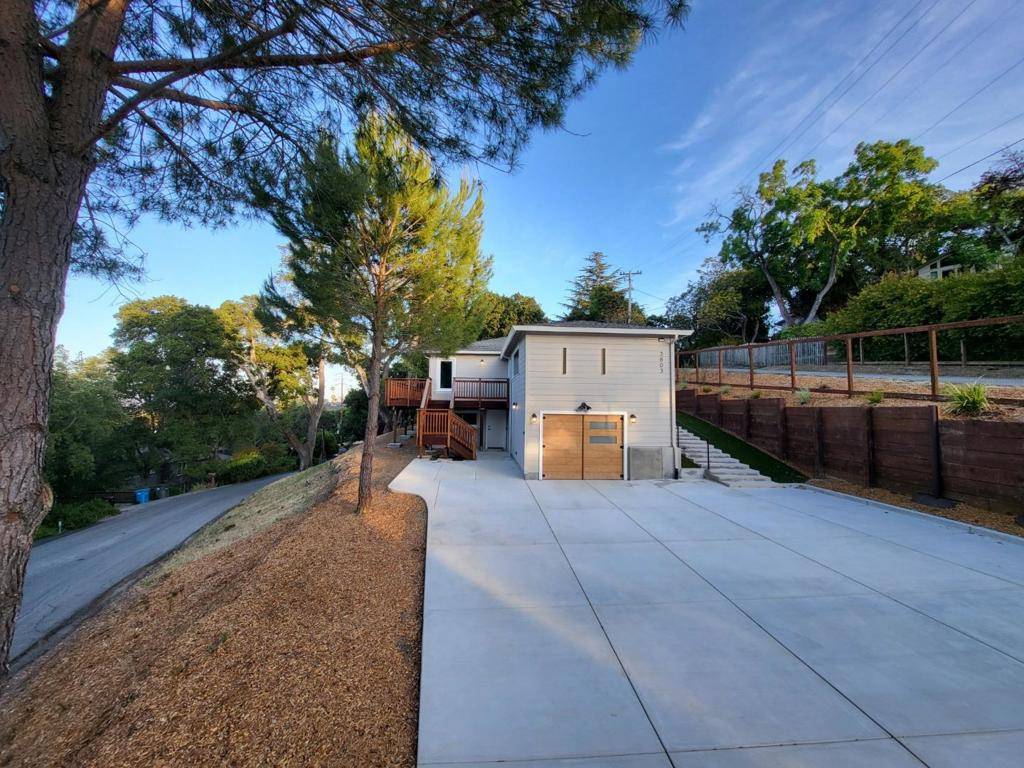 Redwood City, CA 94062,3803 Hamilton WAY