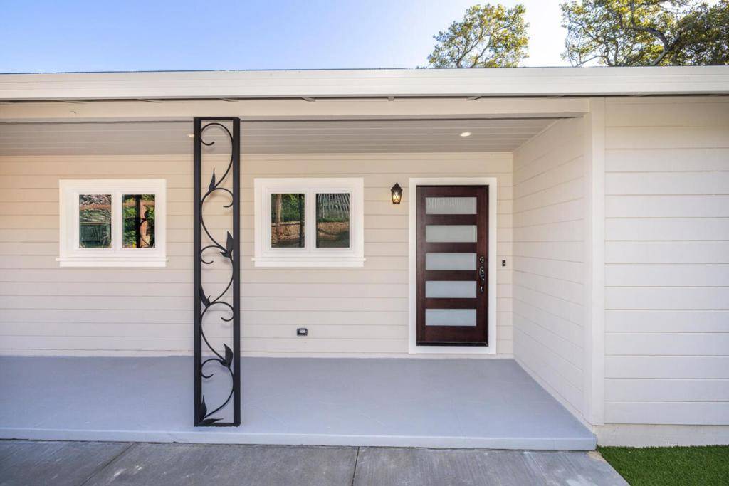 Redwood City, CA 94062,3803 Hamilton WAY