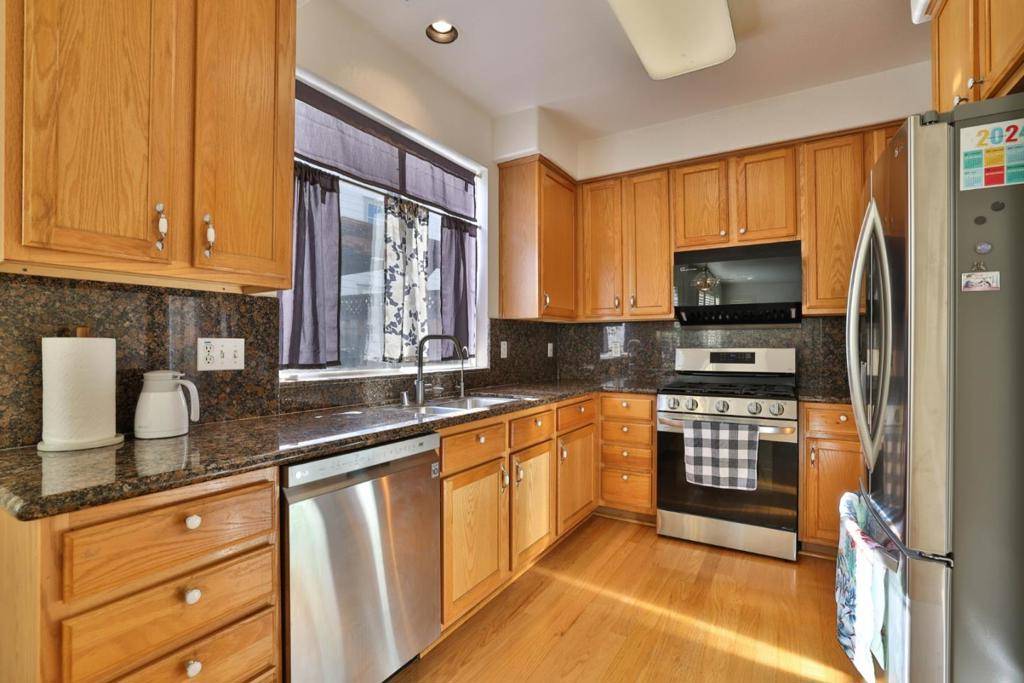 Hayward, CA 94544,37 Lance WAY