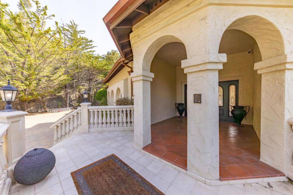 Hillsborough, CA 94010,1035 Macadamia DR