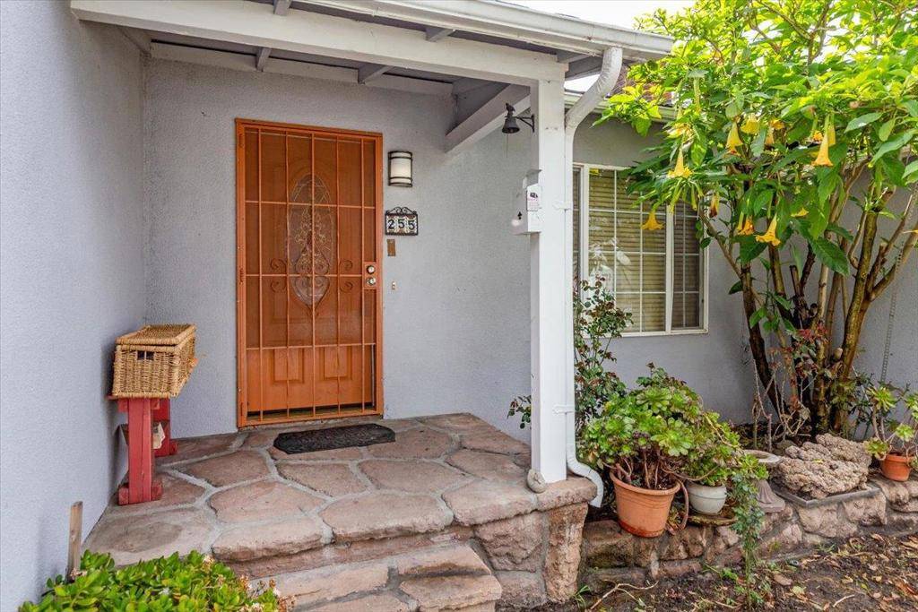 Redwood City, CA 94061,255 McEvoy ST