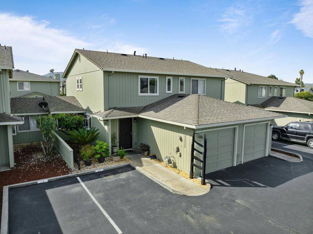Hollister, CA 95023,79 Knight LN