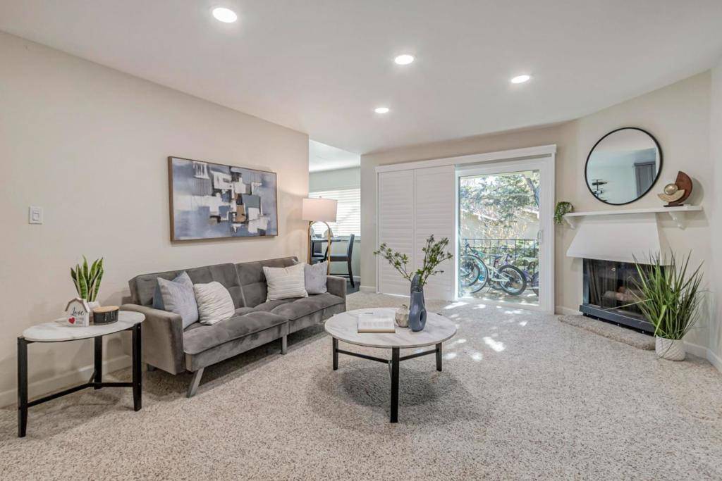 Los Gatos, CA 95032,420 Alberto WAY #21