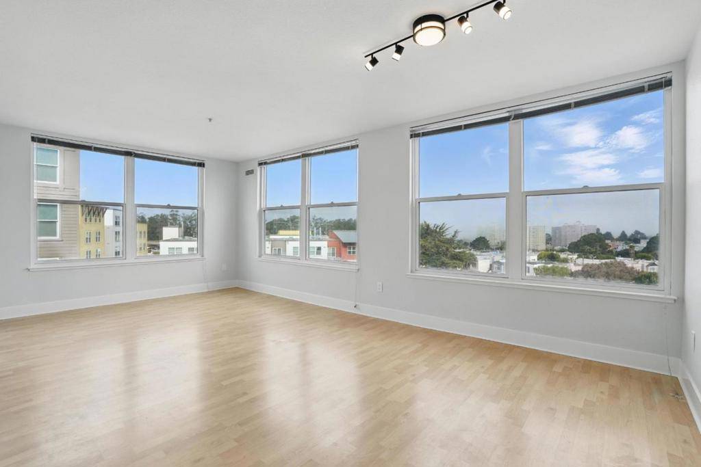 San Francisco, CA 94132,8200 Oceanview TER #302