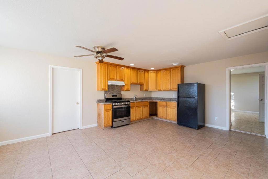 Salinas, CA 93905,1424 Del Monte AVE