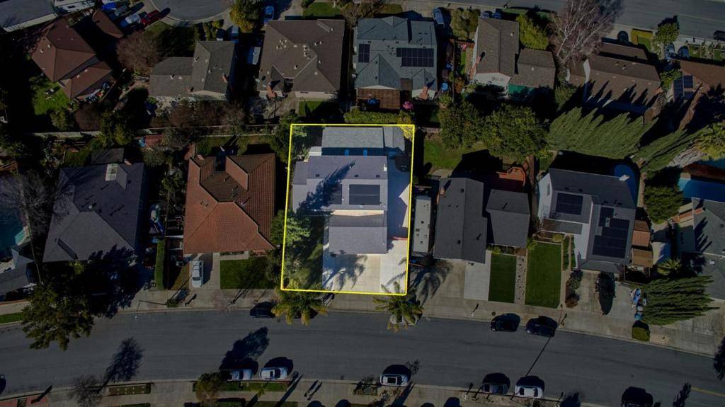 Gilroy, CA 95020,895 Greenwich DR