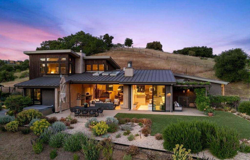Portola Valley, CA 94028,140 Pinon DR