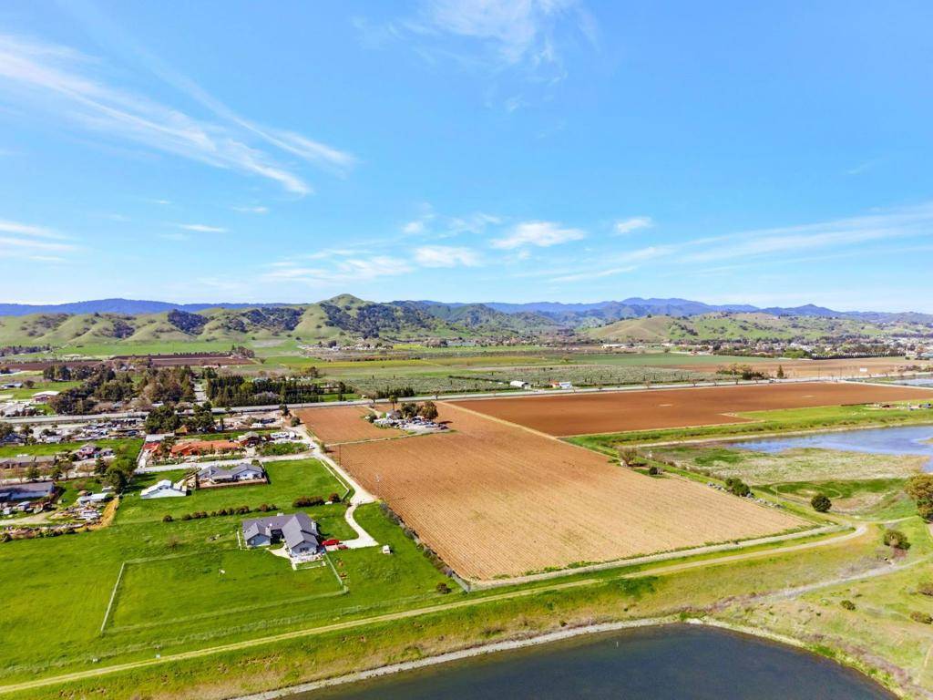 Gilroy, CA 95020,11580 Monterey RD