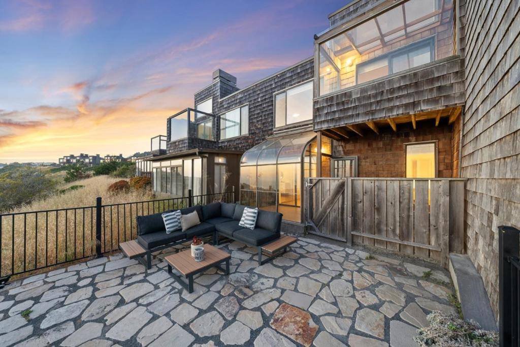 Pacifica, CA 94044,278 Beachview AVE #24
